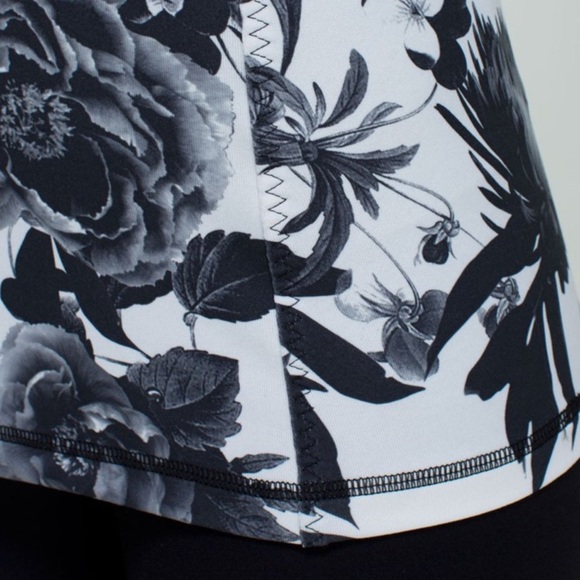 Lululemon practice daily tank top brisk bloom black white floral - Picture 4 of 5